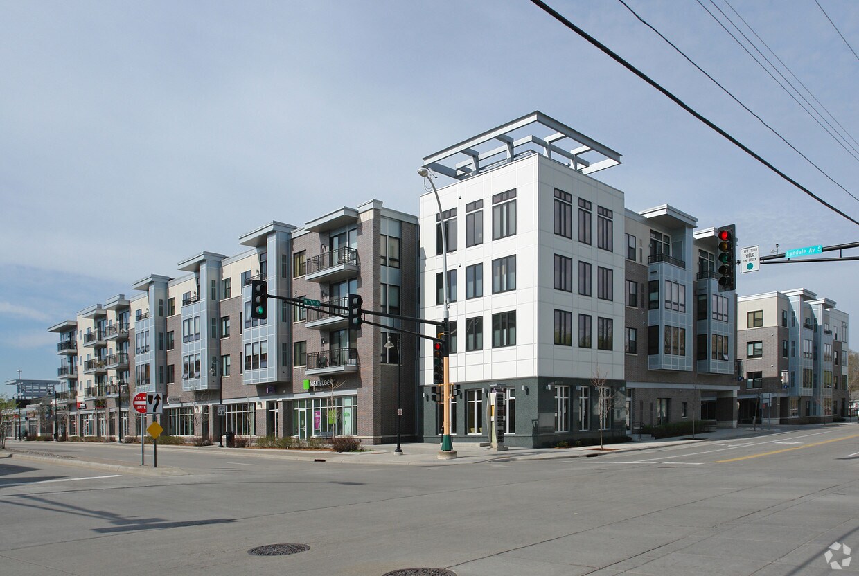 Foto principal - Kensington Park Condos
