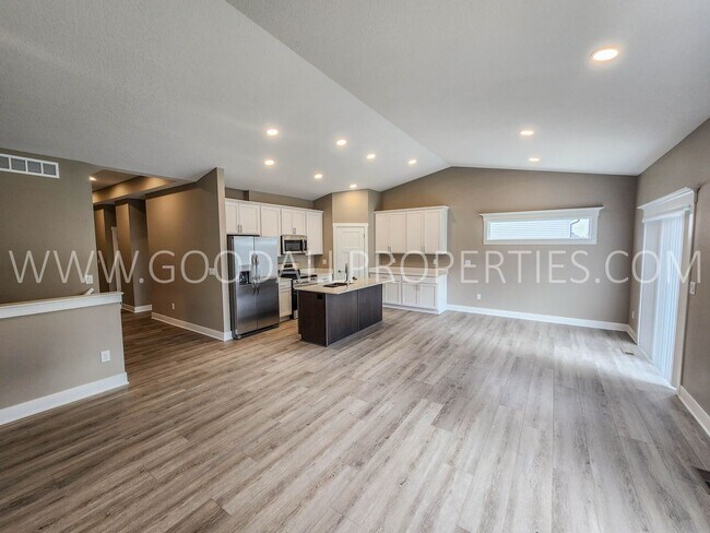 Foto del edificio - Newer 4 Bedroom, 3 Bath 3 car garage Home in Waukee with a 3-Car Garage