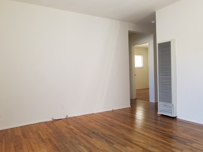 Living Room - 1304 Manhattan Beach Blvd