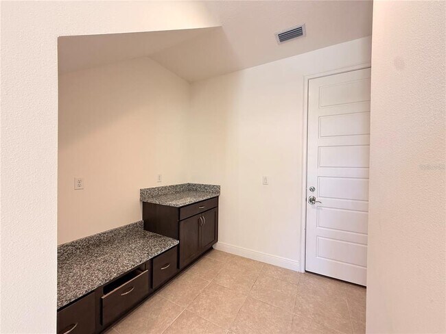Foto del edificio - 13641 Larkton Ln