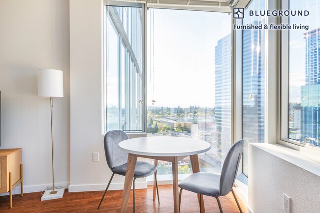 Foto del edificio - 288 106th Ave NE