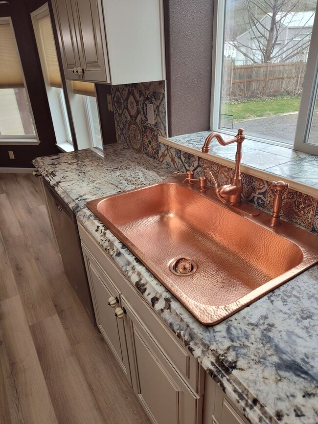 Foto del edificio - Live on the Clearwater River!  3 bedroom 2...