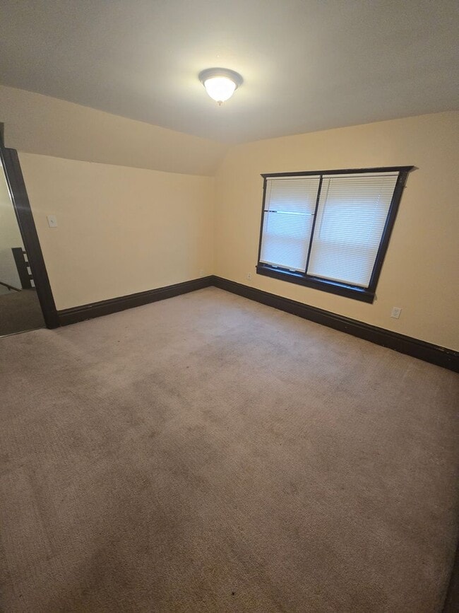 Building Photo - 1118 Revell Ave