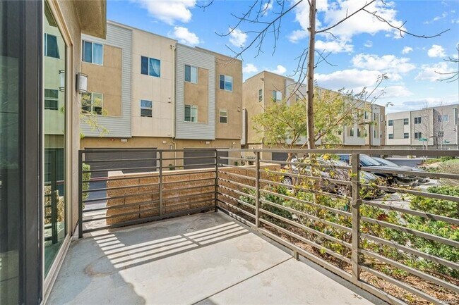 Building Photo - 625 Sawyer Pl