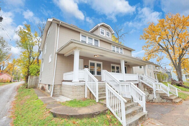 Building Photo - 1038-1040 Forest St