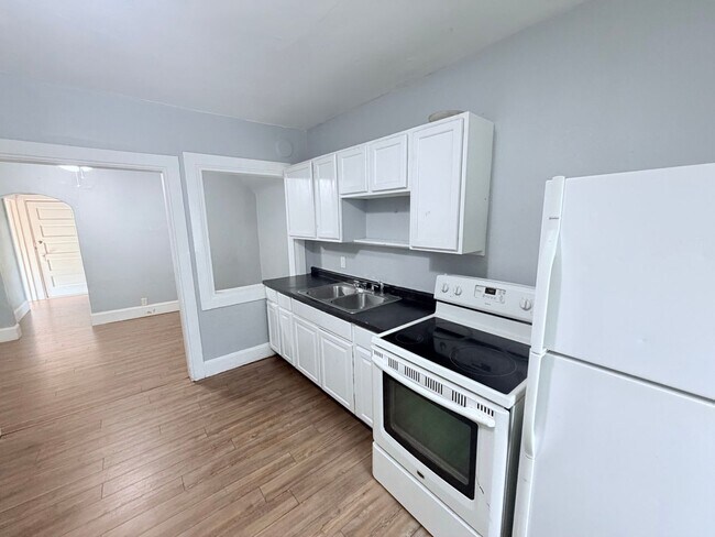 Building Photo - 1056 3rd St E