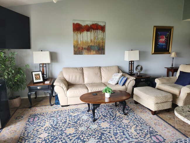Foto del edificio - 5710 Trailwinds Dr