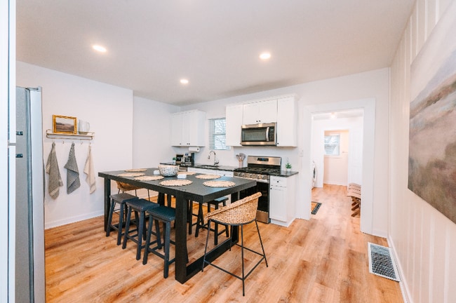 Building Photo - 5 Cemetery St