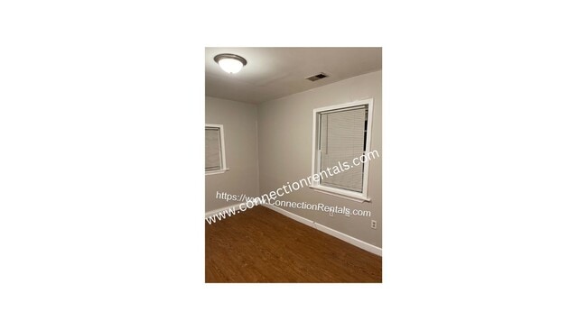 Building Photo - 3 Bed 2 Bath Home