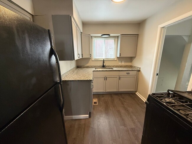 Foto del edificio - Renovated 3-Bedroom Home – We Welcome Sect...