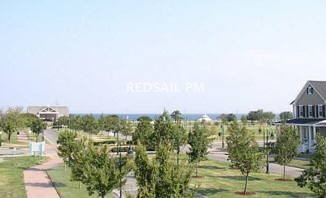 Building Photo - Don't Miss Out!! Charming Beach Community!