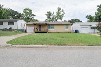 Building Photo - 2119 W 45th Pl