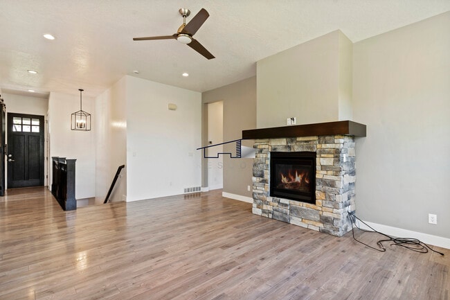 Building Photo - 378 W Clark Cir