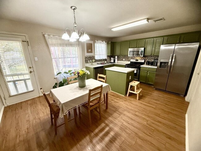 Foto del edificio - 3414 Flowstone Ln