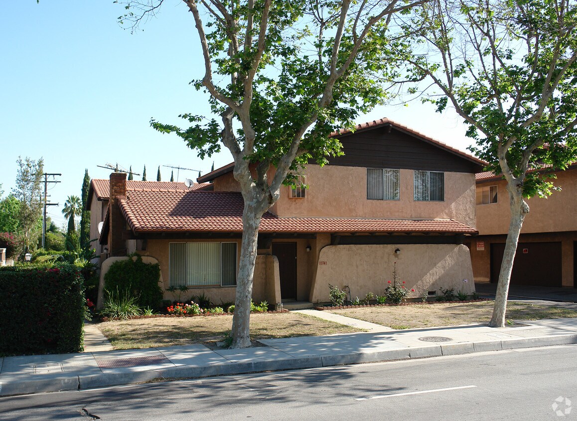 Primary Photo - 11741 Garden Grove Blvd