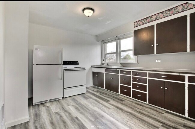 Foto del edificio - 517 W Center St