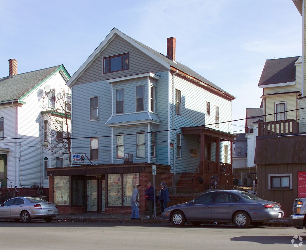 Building Photo - 582 S Main St