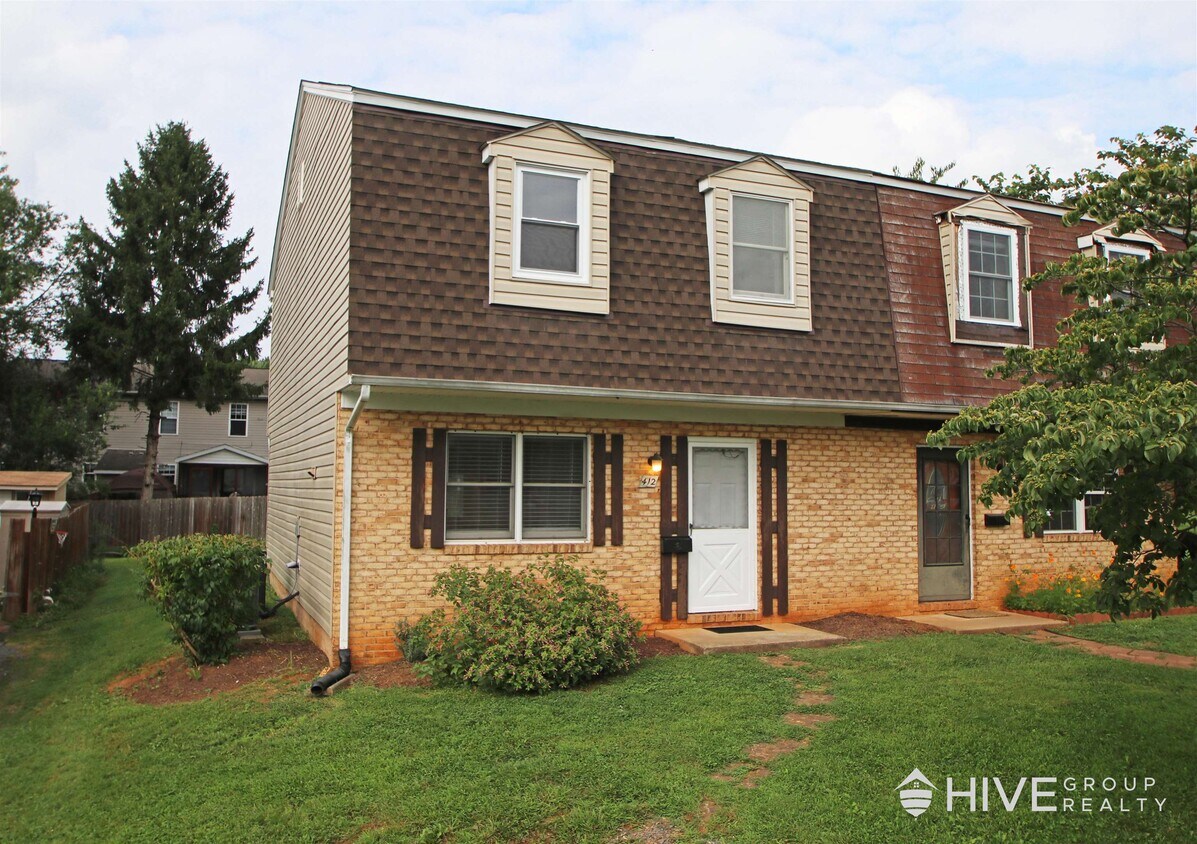 Foto principal - 412 Northfield Ct