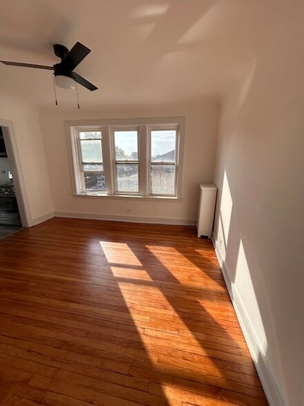 Building Photo - 2805 W Lunt Ave
