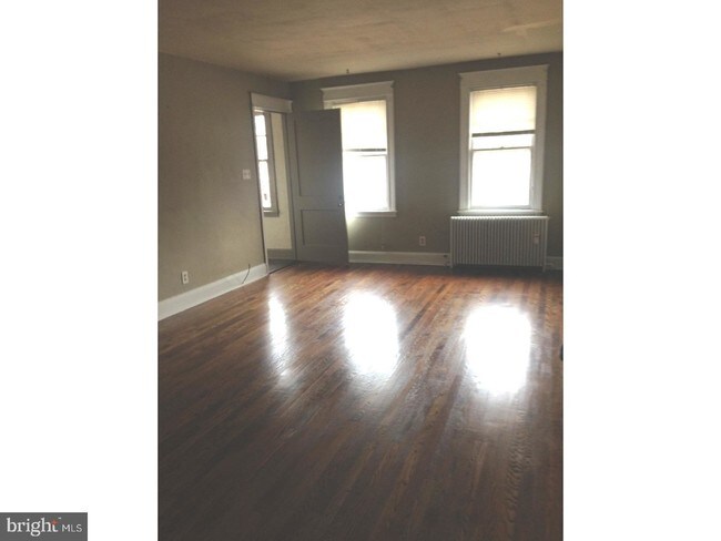Building Photo - 906 McCabe Ave