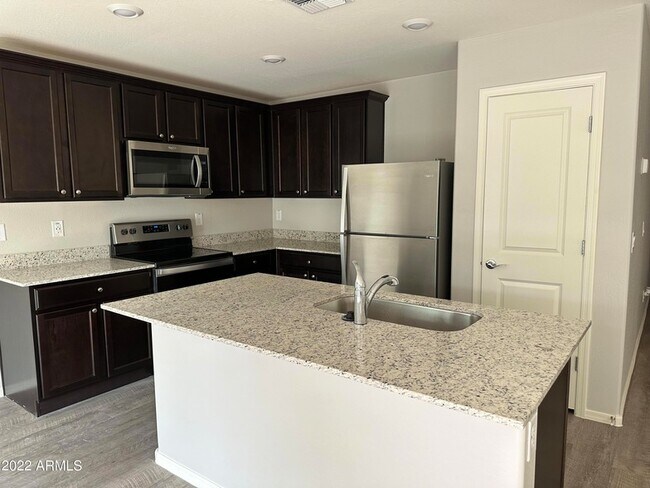 Building Photo - 495 W Geib Ave