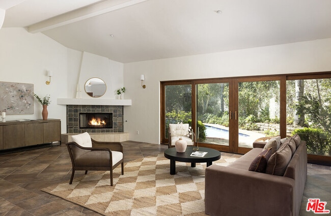 Building Photo - 5510 Red Oak Dr