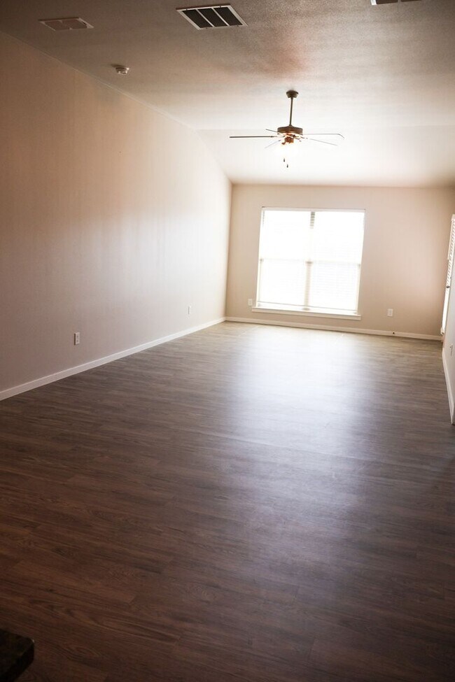 Foto del edificio - Upland Heights- 7043