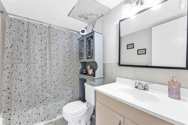 Foto del edificio - 2025 NE 164th St
