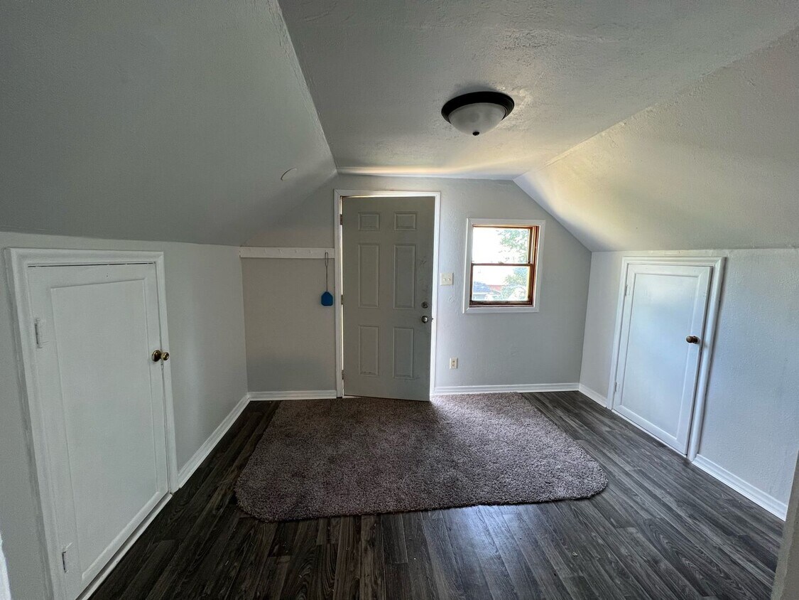 Foto principal - 405 E Watertown
