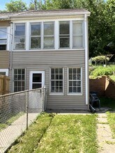 Building Photo - 943 High Bluff St