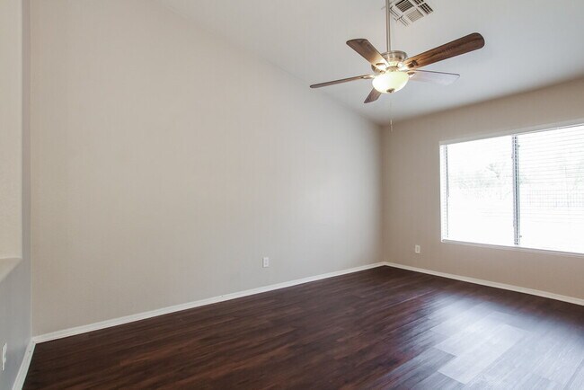 Foto del edificio - 18407 N 111th Dr