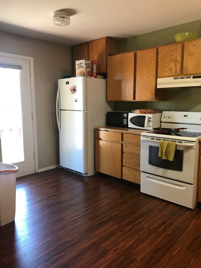 kitchen - 30 E Ridgecrest Dr