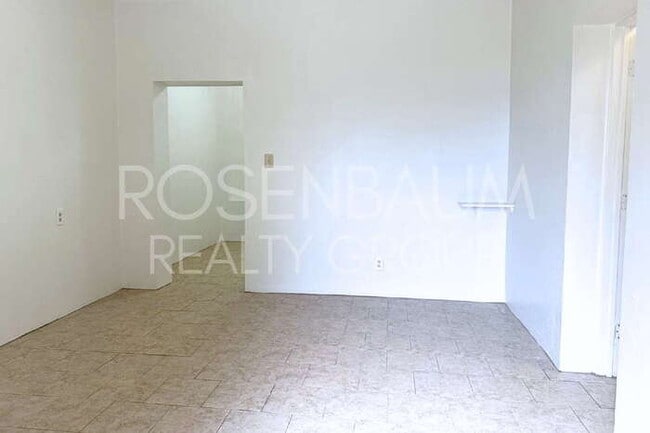 Building Photo - Cozy studio apartment in the heart of Tucson!