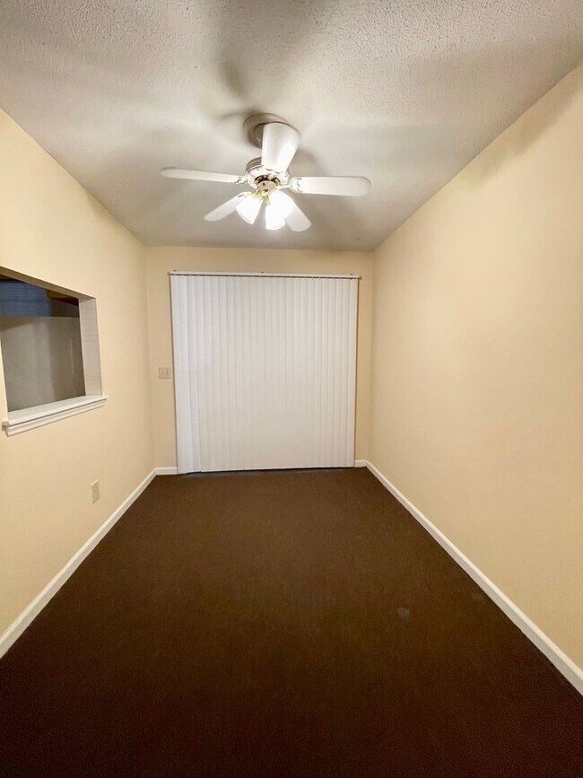 Building Photo - ashley56