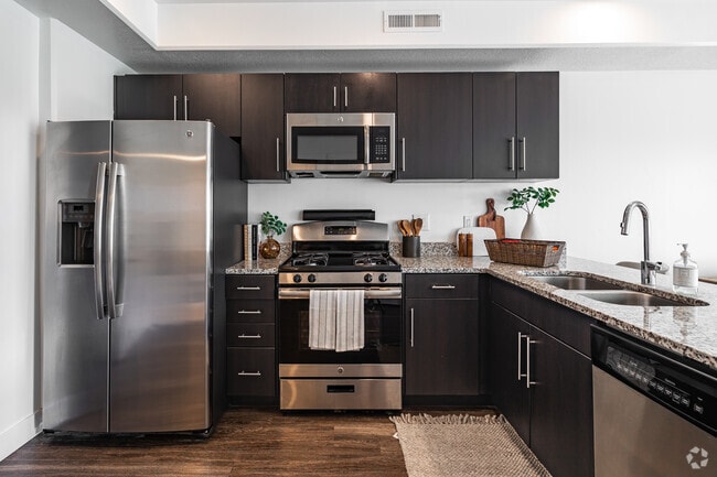 1BR, 1BA - 562SF - Kitchen - Downtown 360