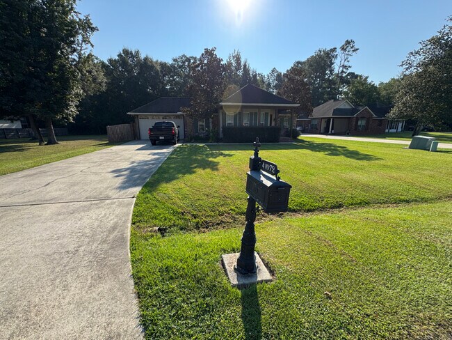 Building Photo - 41072 Kinkade Dr