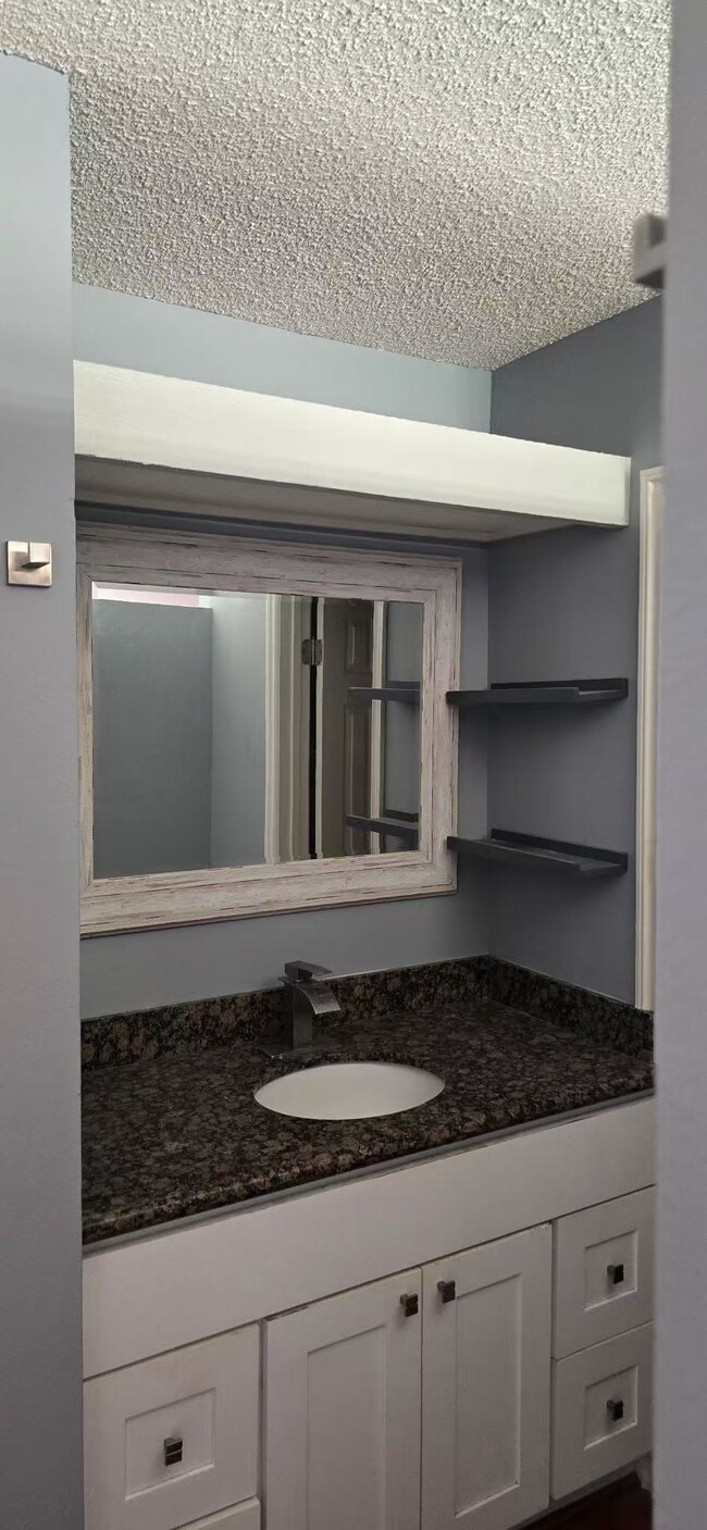 Building Photo - 96 Streamwood