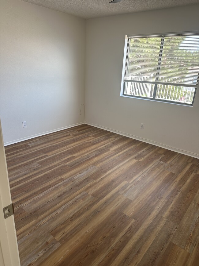Building Photo - 8140 Spur Ct