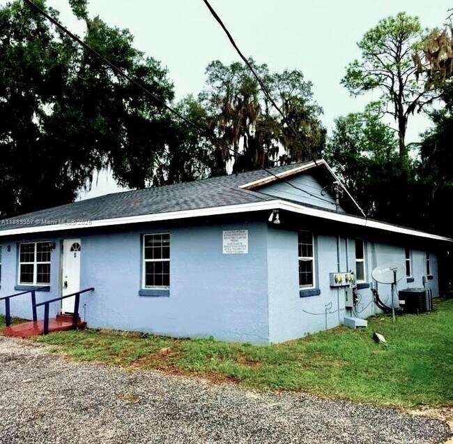 Building Photo - 11 NW 21st Pl