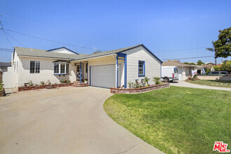 Building Photo - 13219 S Clydepark Ave