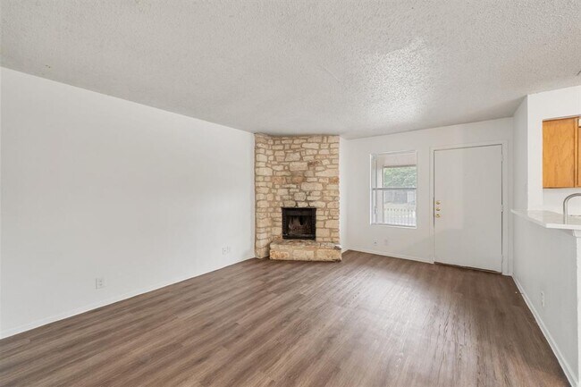 Foto del edificio - 2303 Rachael Ct