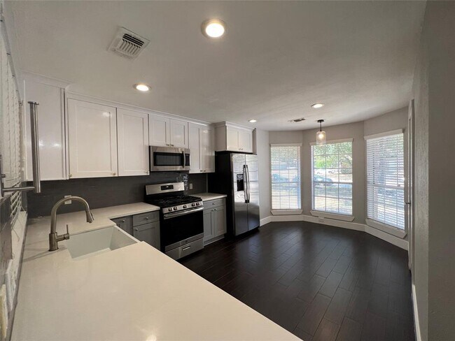 Building Photo - 5302 Prairie Creek Dr