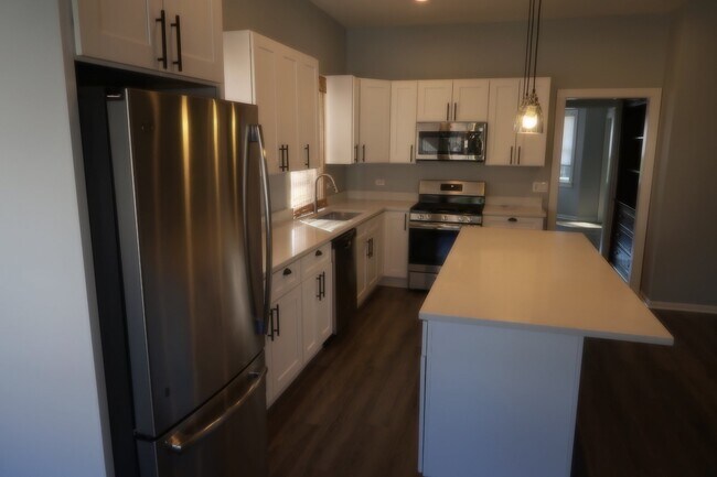 Building Photo - 3615 North Ravenswood Avenue Apt #1, South...