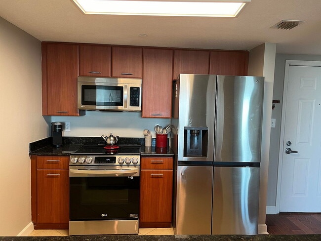 "Chic 1-Bedroom Retreat in Downtown Tallahassee – Perfectly Appointed at 703 Sq Ft!" - "Chic 1-Bedroom Retreat in Downtown Tallahassee – Perfectly Appointed at 703 Sq Ft!" Apartment