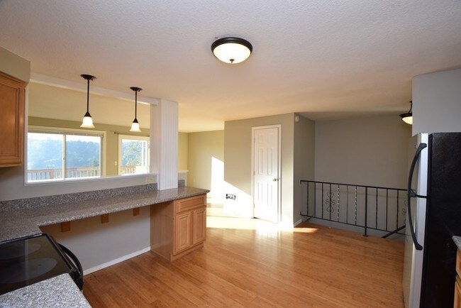 Building Photo - Beautiful Duplex with Amazing Views