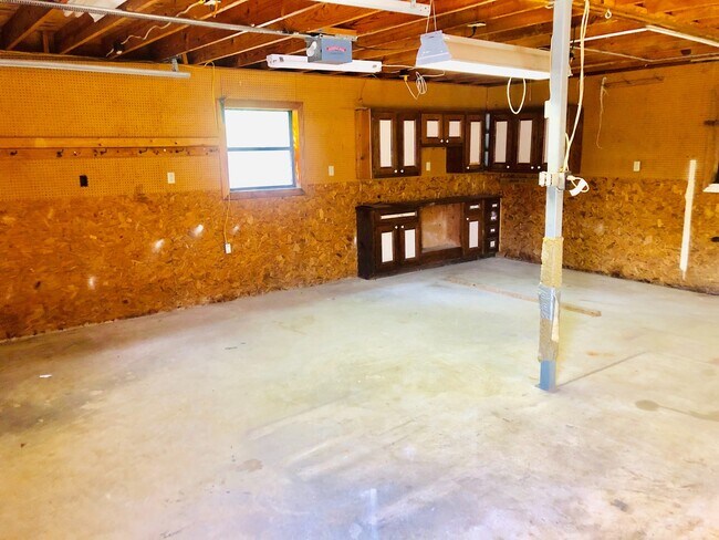 Foto del edificio - **4 Bed 2 Bath Located in College Grove ** Call the self showing number to schedule a tour 334-36...