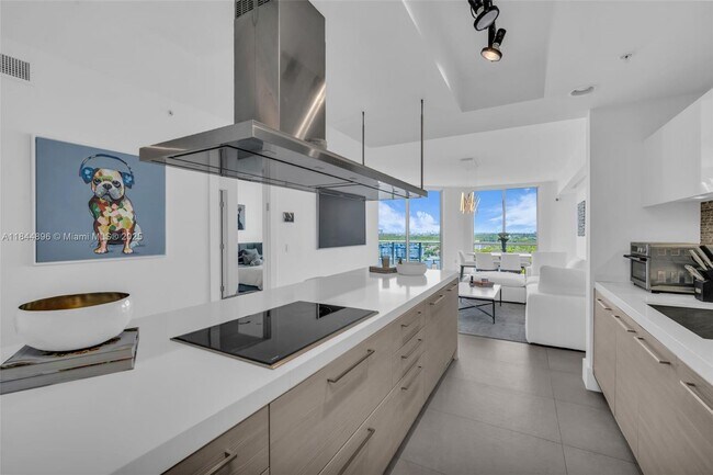 Building Photo - 17111 Biscayne Blvd