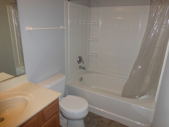 Foto del edificio - 914 Clover Ln