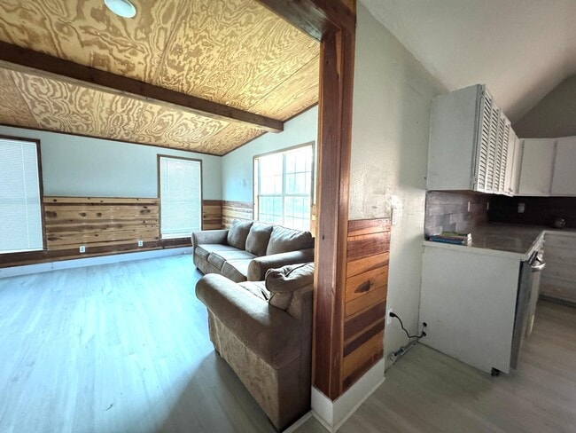 Building Photo - 16066 N Loop Dr