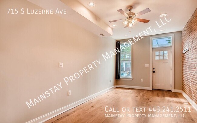Foto del edificio - Fully renovated, light and bright row home...